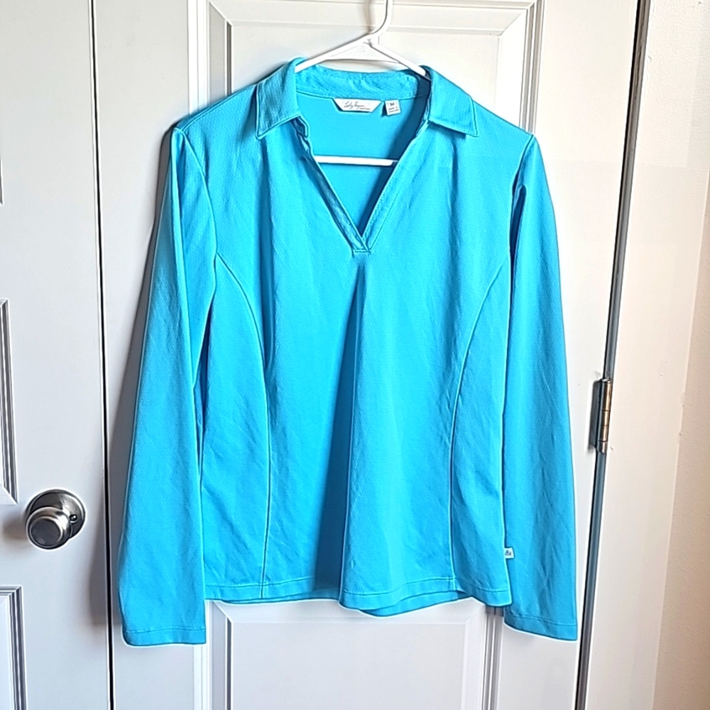 Lady Hagen Long Sleeve V-Neck Shirt in Women's Size Medium